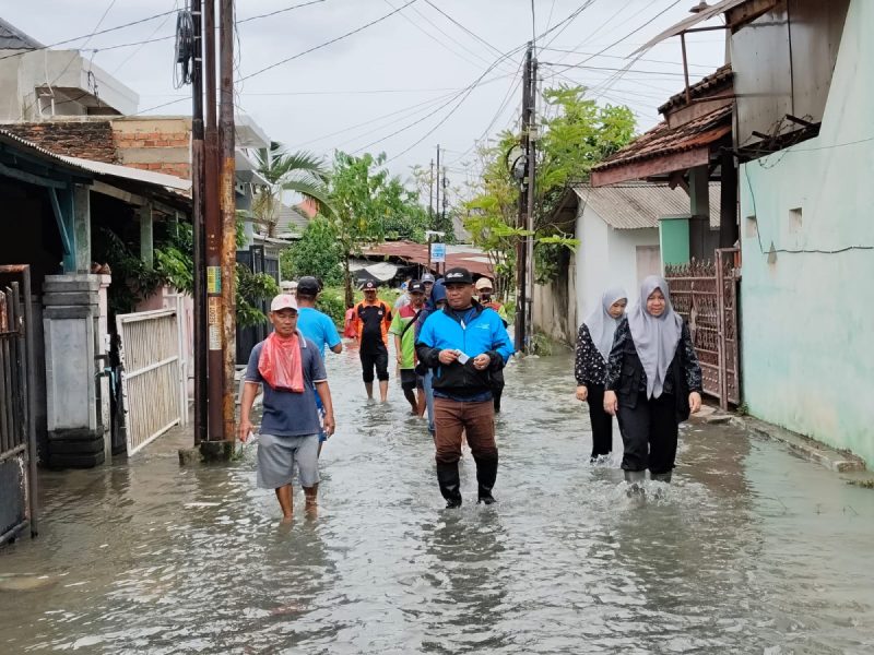 Dinas PU Pemkot Bandar Lampung Sigap Tangani Banjir, Kerja Keras Hingga Pagi