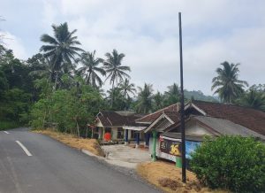 Warga Keluhkan Pemasangan Ratusan Tiang Jaringan Fiber Optik IndiHome di Kecamatan Limau, Tanpa Izin Pemilik Lahan