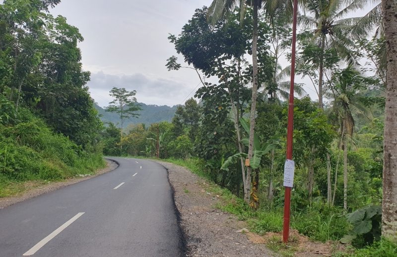 Keluhan Tak Ditanggapi, Masyarakat Ancam Cabut Paksa Tiang Kabel Optik IndiHome.