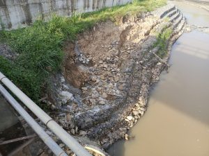 Habiskan Anggaran Puluhan miliar, Tanggul Sungai Way Rukem Ambrol di Hantam Banjir, Kwalitas Bangunan Dipertanyakan