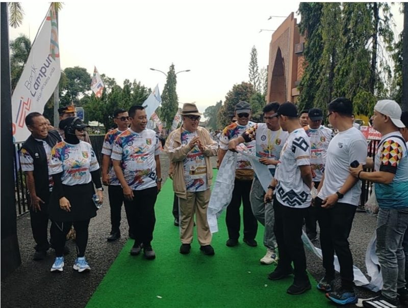 Ribuan Warga Tanggamus Semarakkan Color Run 2025, Bupati Tinjau Stan UMKM