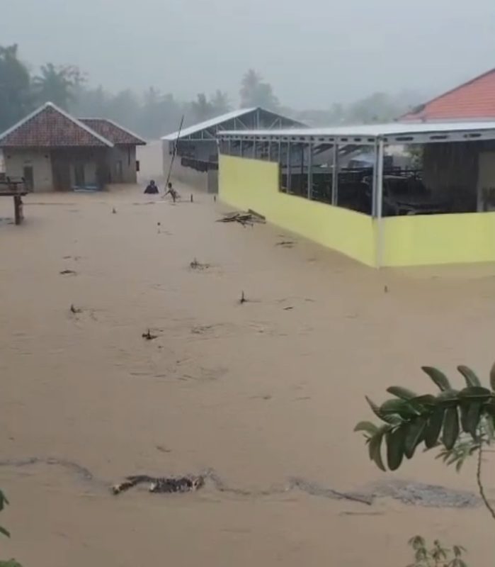 Banjir Menerjang Kelumbayan dan Cukuh Balak, Ribuan Warga Terdampak