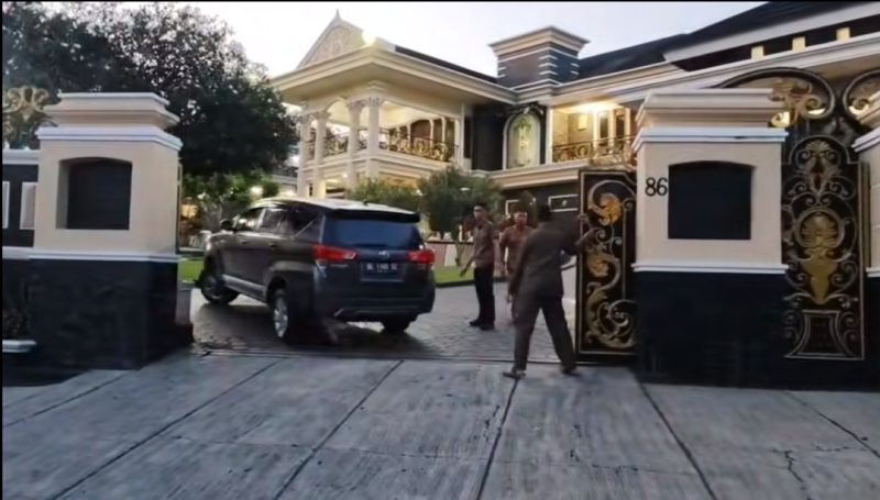Kejati Lampung Geledah Rumah Zulkifli Anwar, Terkait Kasus Korupsi Mantan Bupati Pesawaran?