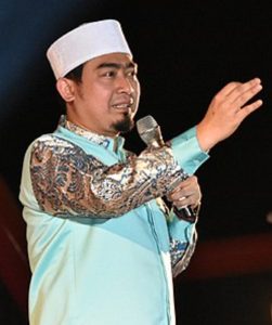 Ust. Solmed Gagal Hadir di Limau, Kekecewaan Massal di Lapangan Pekon Antar Brak