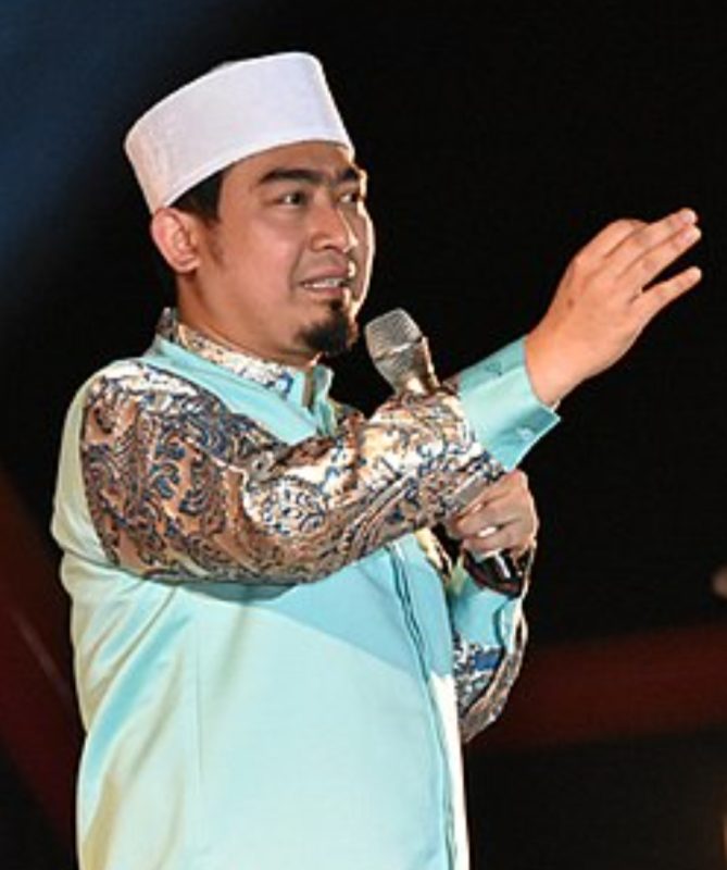 Ust. Solmed Gagal Hadir di Limau, Kekecewaan Massal di Lapangan Pekon Antar Brak